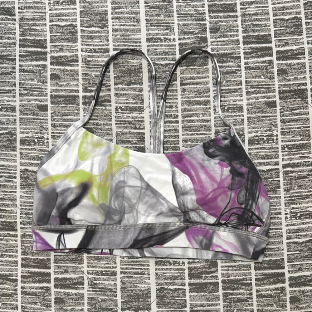 EUC women’s lululemon flow y bra size 6